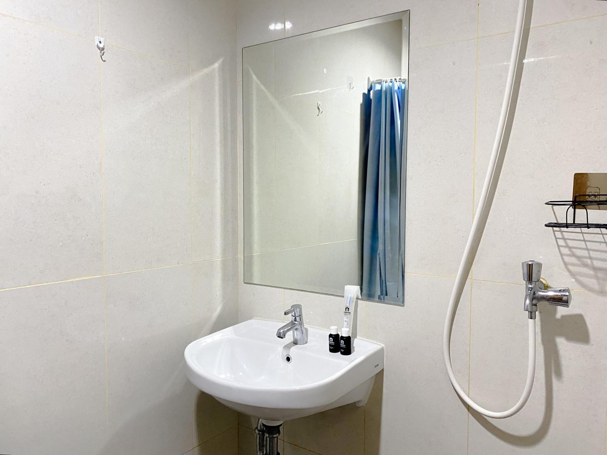 Apartemen Homey And Minimalist Gateway Park Lrt By Travelio Bekasi