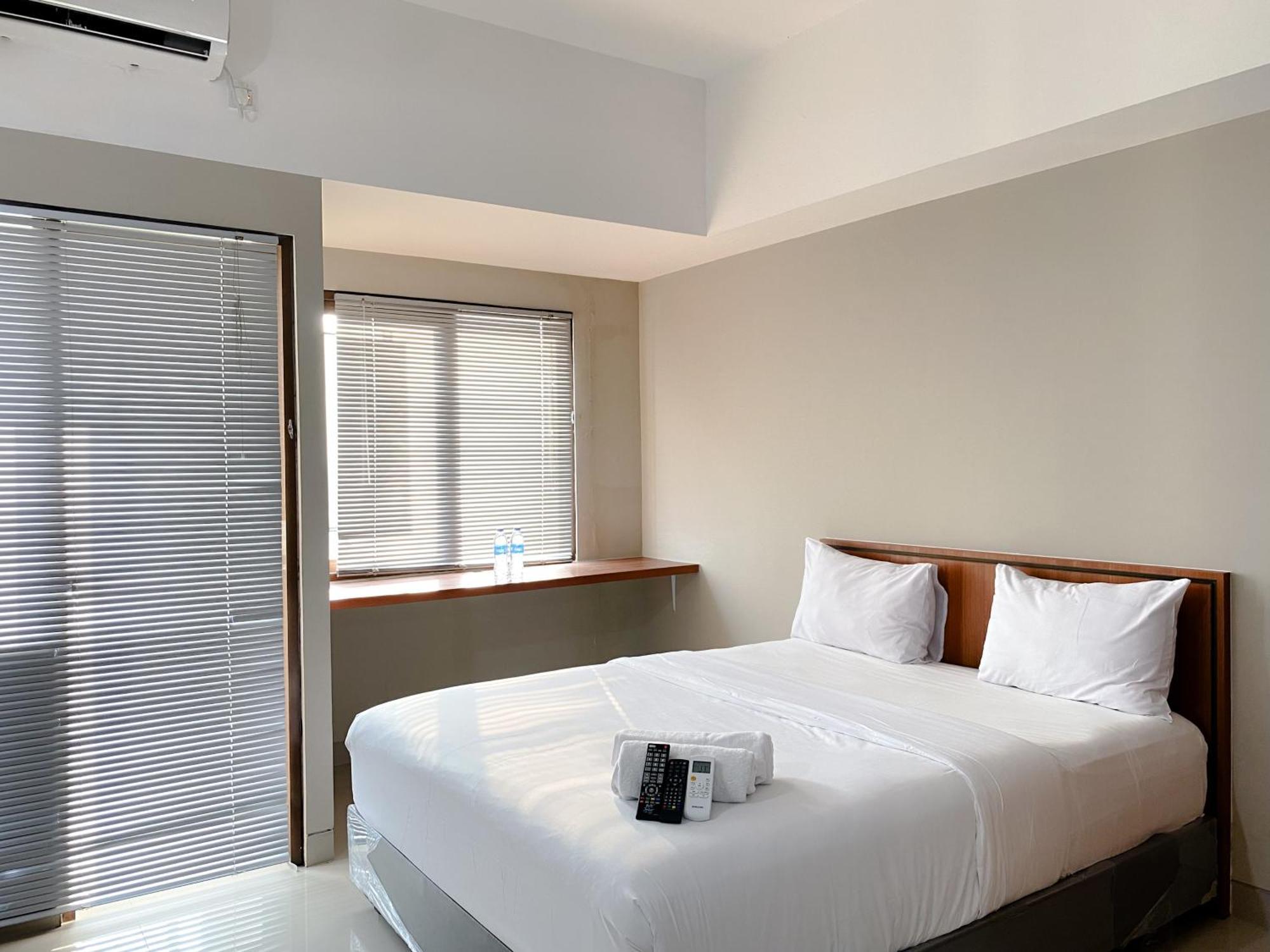 Homey And Minimalist Gateway Park Lrt By Travelio Apartemen