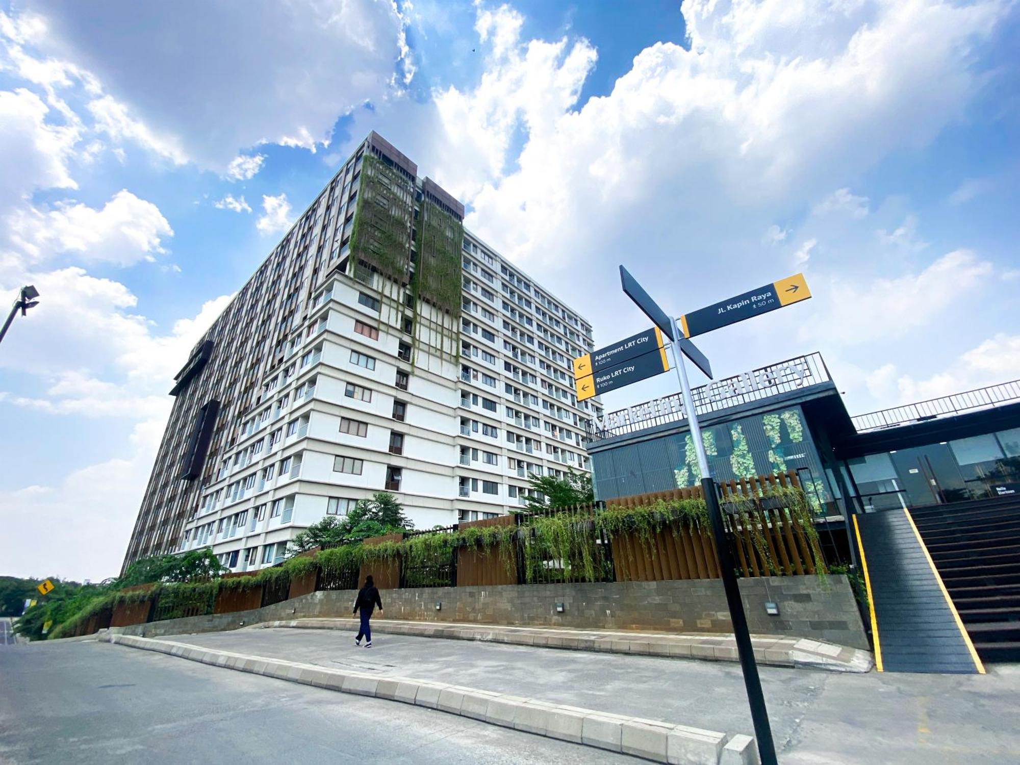 Apartemen Homey And Minimalist Gateway Park Lrt By Travelio Bekasi