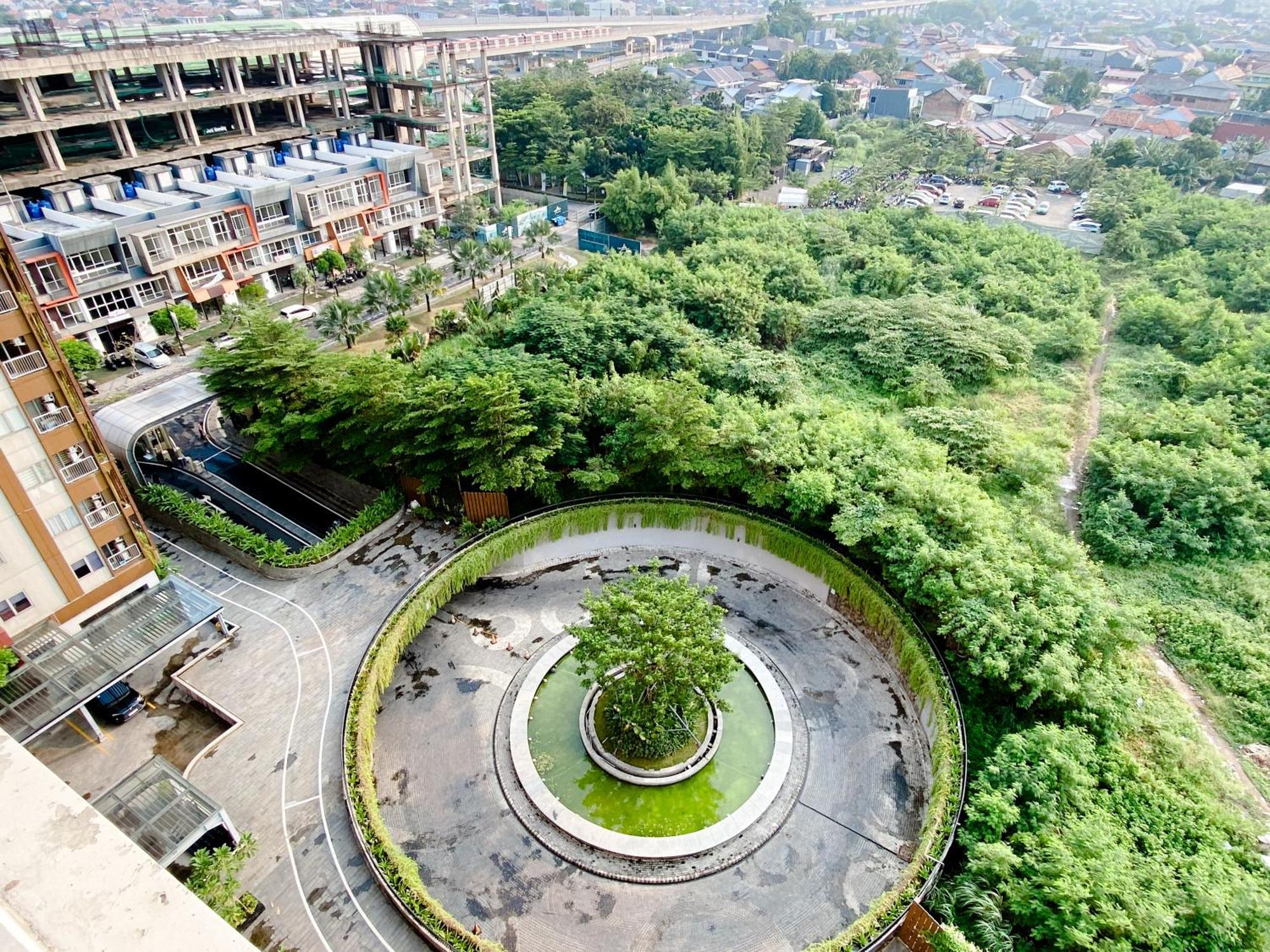 Homey And Minimalist Gateway Park Lrt By Travelio Bekasi